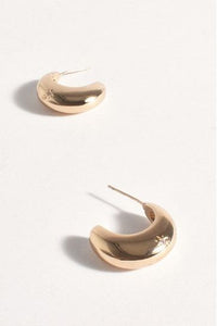 Patterned Curve Front Earrings Gold