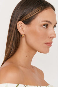 Tiny Metal Curved Earrings Gold