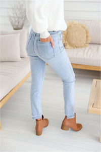 Mila Ripped Boyfriend Jean